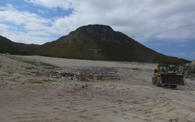  Een van die selle by Gansbaai se stortingsterrein wat nog vir 18+ jaar vir gebruik geskik sal wees